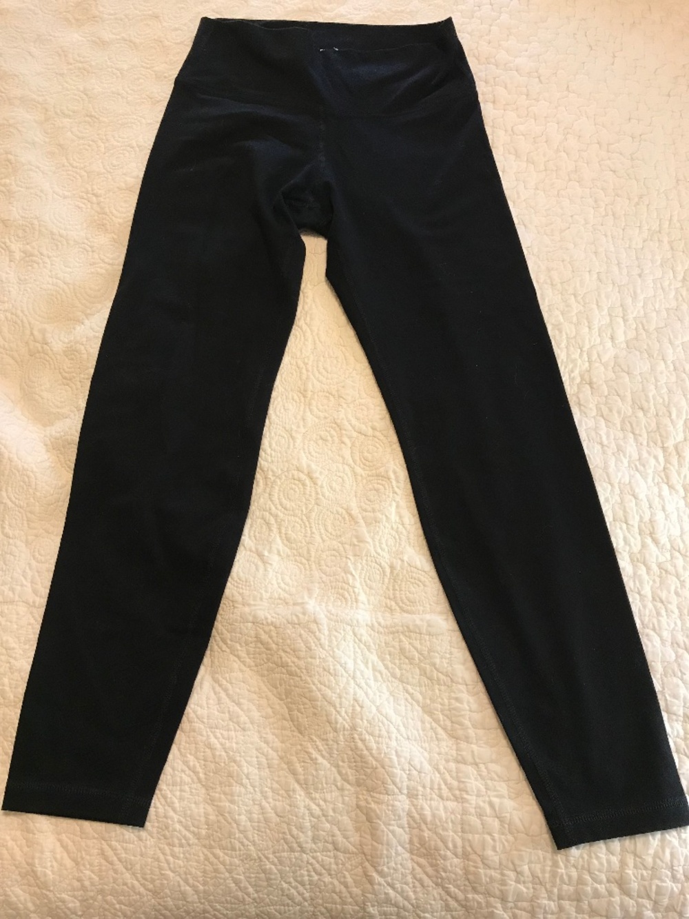 Old Navy Active go-dry capri-length black athletic leggings (L)